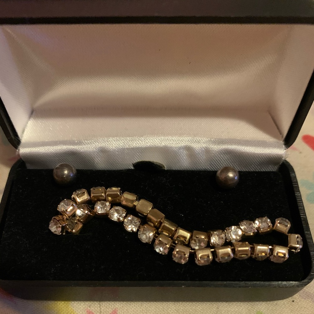 Earrings and Coker/bracelet set